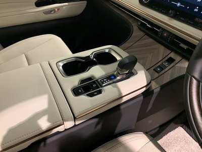 2024 Lexus LM — миниатюра 37