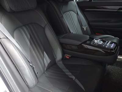 2019 Genesis G90 — миниатюра 17