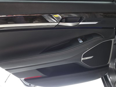 2019 Genesis G90 — миниатюра 15