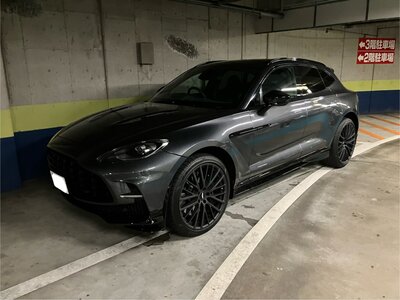 ASTON MARTIN DBX