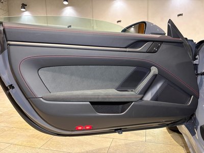 2025 Porsche 911 — миниатюра 24