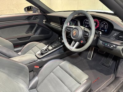 2025 Porsche 911 — миниатюра 19