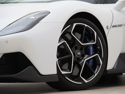 MASERATI MC20 - 6