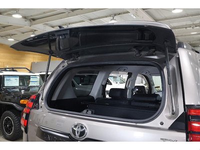 2018 Toyota LAND CRUISER PRADO thumbnail 31