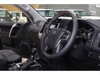 2018 Toyota LAND CRUISER PRADO thumbnail 16