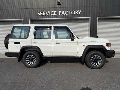 TOYOTA LAND CRUISER 70 - 9