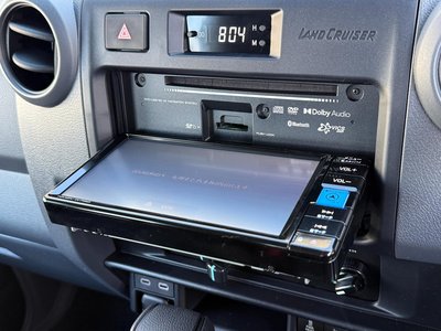 TOYOTA LAND CRUISER 70 - 5