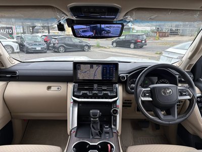 2023 Toyota LAND CRUISER 300 photo 6