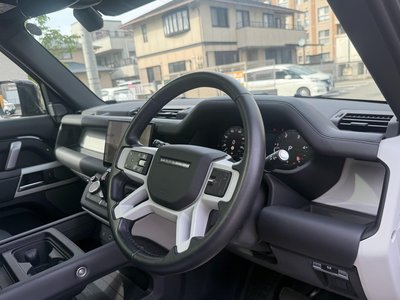 LAND ROVER DEFENDER - 7