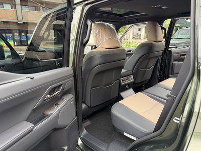 صورة مصغرة 34 لـ 2025 Lexus GX