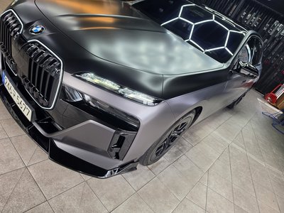 2023 BMW 7 SERIES photo 2