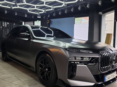 2023 BMW 7 SERIES photo 9