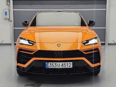 LAMBORGHINI URUS - 5