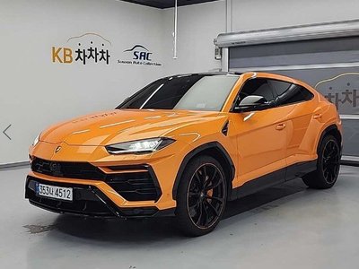 LAMBORGHINI URUS - 1