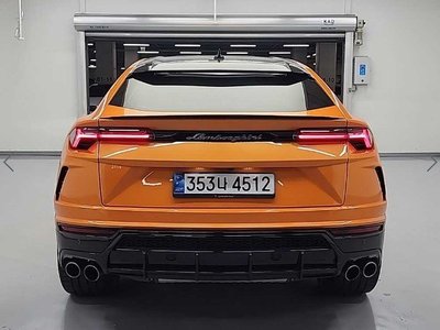 LAMBORGHINI URUS - 2