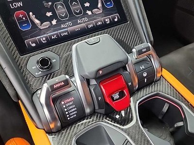 LAMBORGHINI URUS - 8