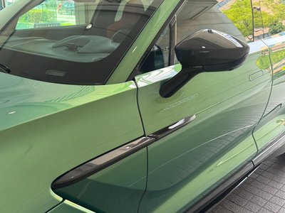 2023 Aston Martin DBX — миниатюра 18