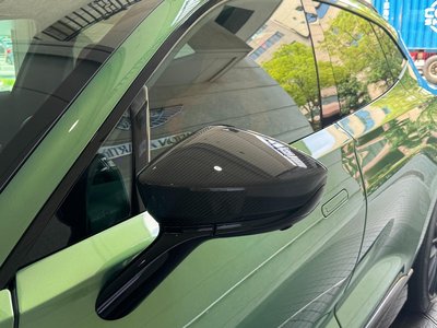 2023 Aston Martin DBX — миниатюра 19