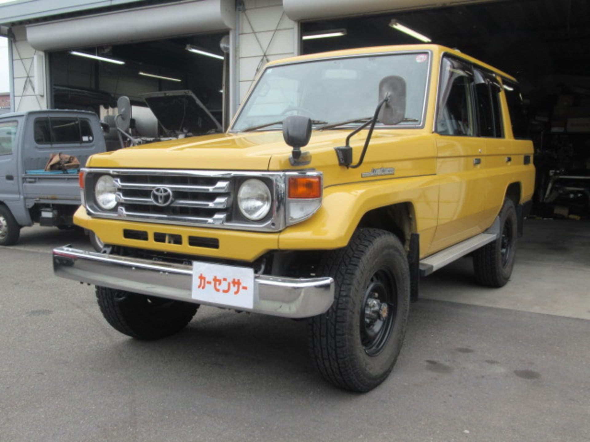 TOYOTA LAND CRUISER 70 - View 1