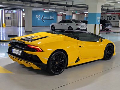 2023 Lamborghini HURACAN photo 4