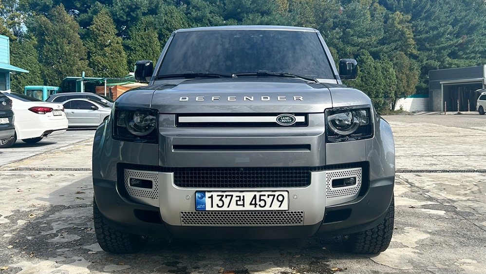 LAND ROVER DEFENDER - View 1