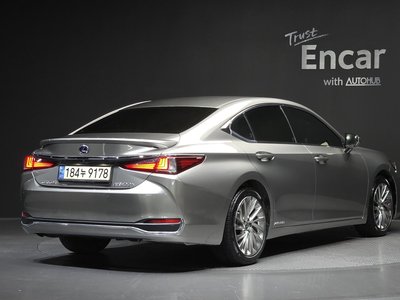 صورة 3 لـ 2021 Lexus ES