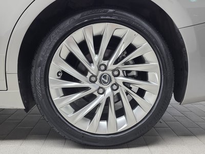 صورة 8 لـ 2021 Lexus ES