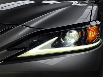 صورة 9 لـ 2021 Lexus ES
