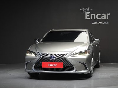 صورة 2 لـ 2021 Lexus ES