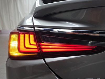 صورة 10 لـ 2021 Lexus ES