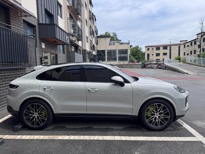 2025 Porsche CAYENNE 照片 2