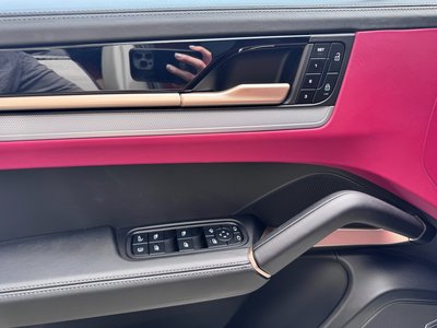 2025 Porsche CAYENNE thumbnail 17