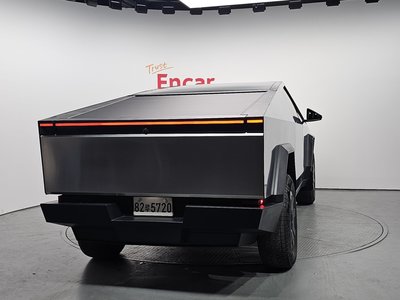 TESLA CYBERTRUCK - 3