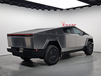 TESLA CYBERTRUCK - 4