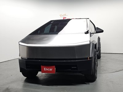 TESLA CYBERTRUCK - 2