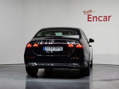 MERCEDES-BENZ E-CLASS - 4