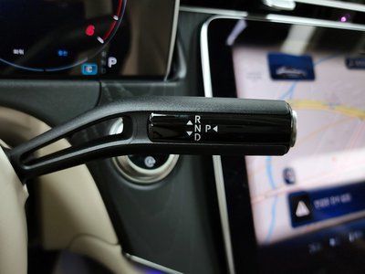 MERCEDES-BENZ E-CLASS - 9