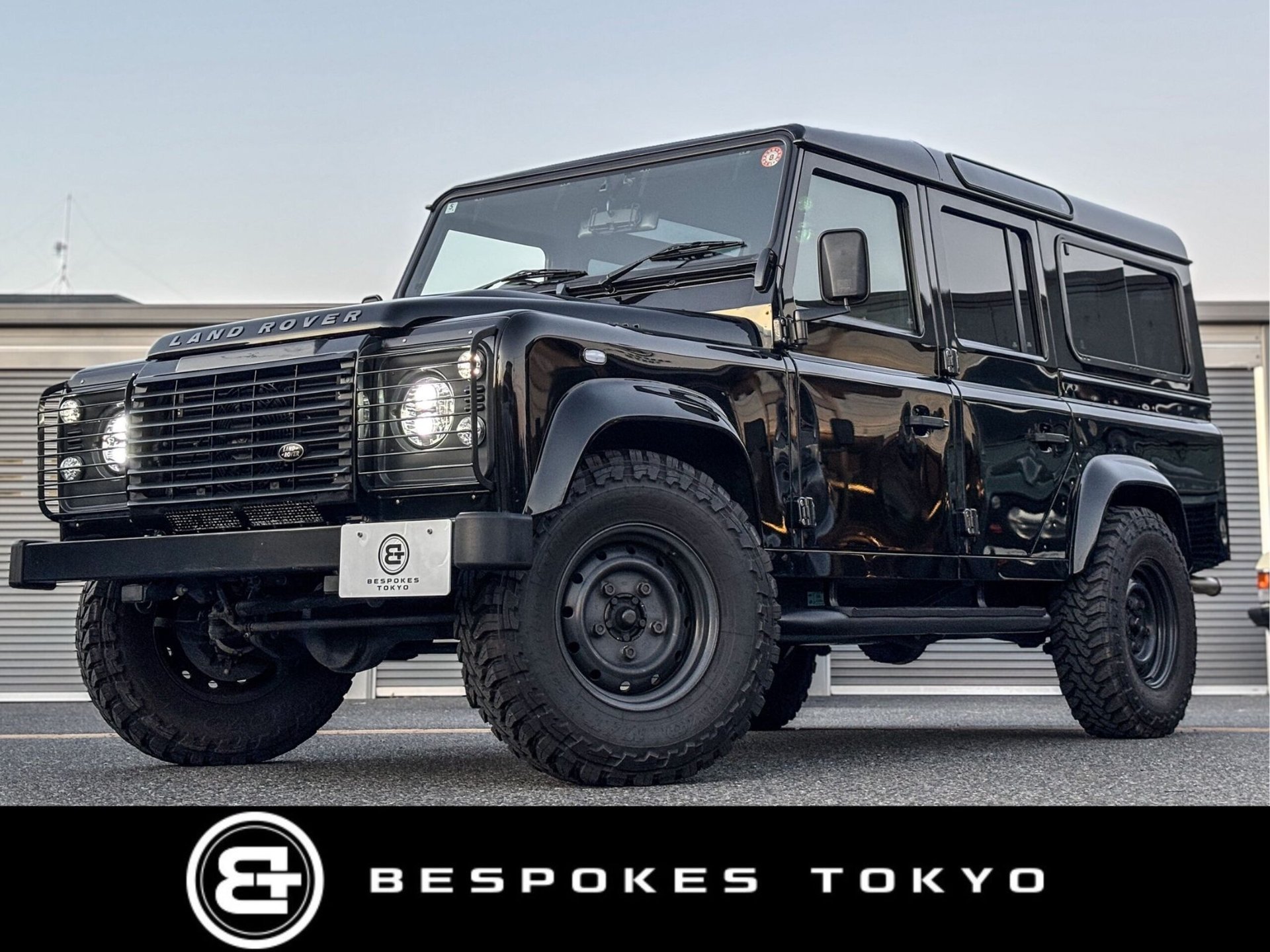 LAND ROVER DEFENDER - View 1