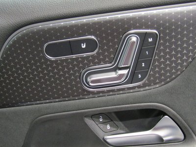 MERCEDES-BENZ EQA - 10