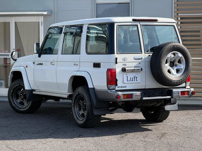 TOYOTA LAND CRUISER 70 - 3