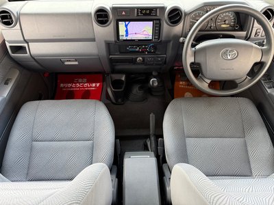 TOYOTA LAND CRUISER 70 - 4