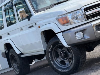 TOYOTA LAND CRUISER 70 - 7