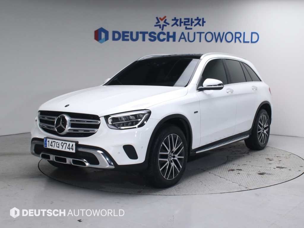 MERCEDES-BENZ GLC - View 1