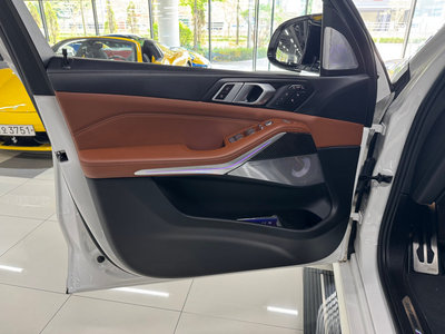 2023 BMW X7 photo 7