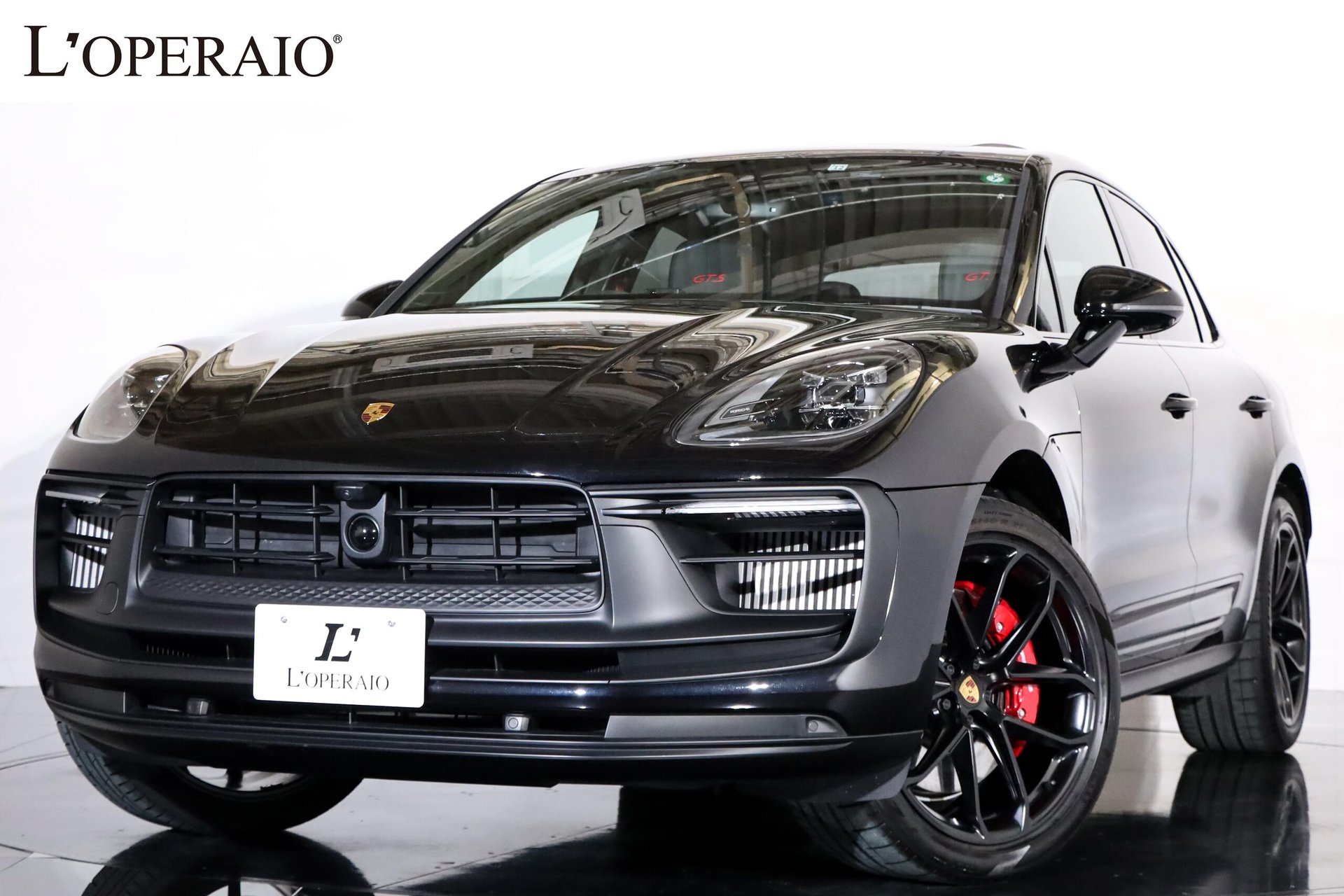 PORSCHE MACAN - View 1