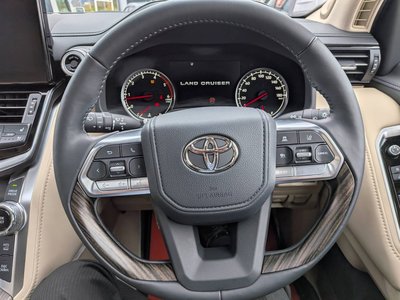 TOYOTA LAND CRUISER 300 - 10