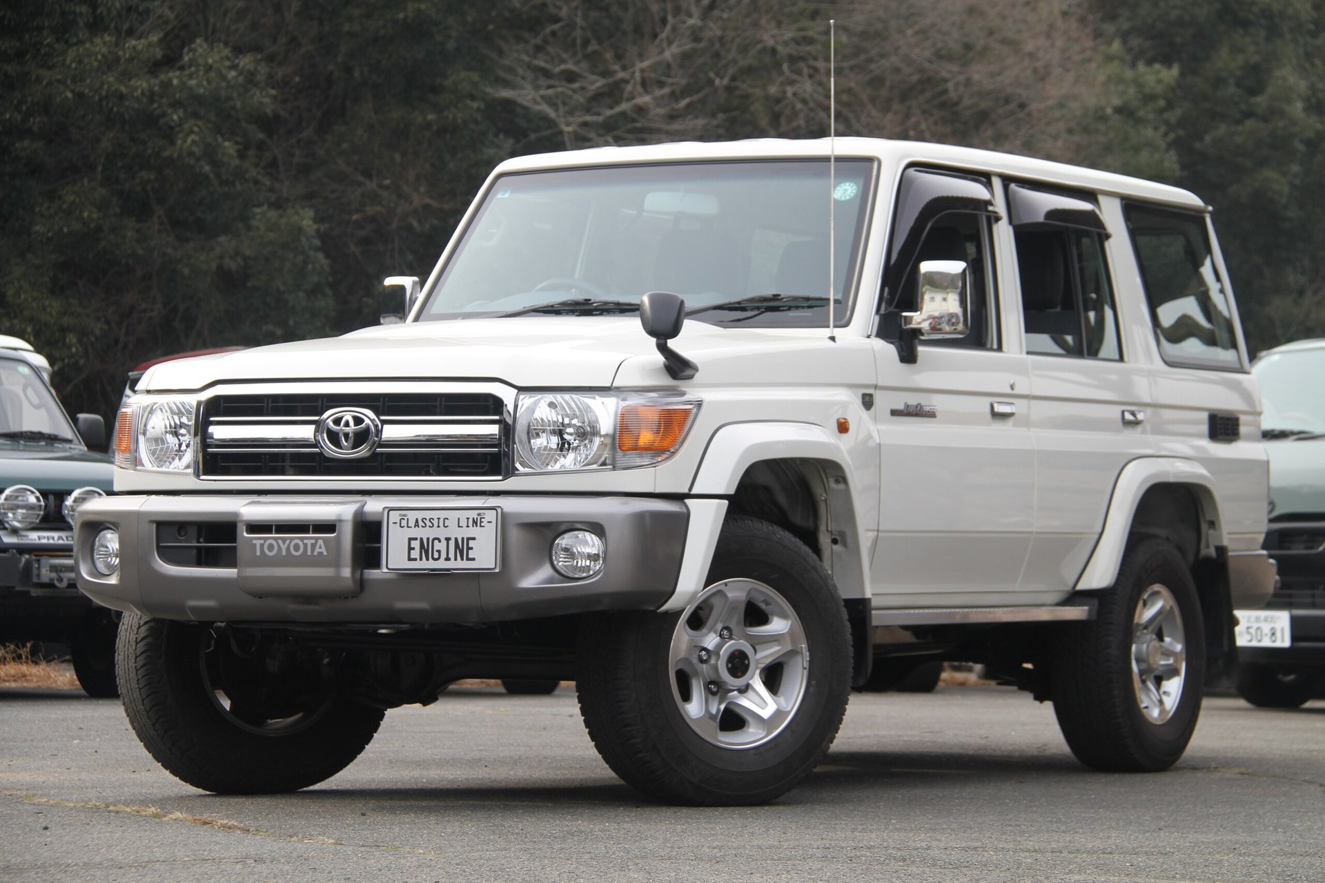 TOYOTA LAND CRUISER 70 - View 1