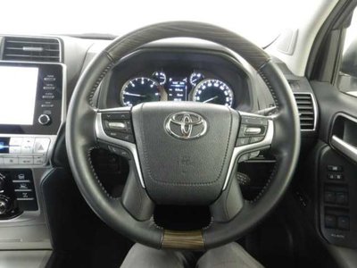 صورة 8 لـ 2023 Toyota LAND CRUISER PRADO