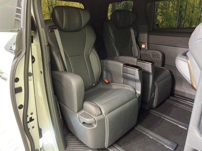 2025 Toyota ALPHARD — фото 9