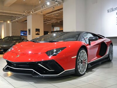 LAMBORGHINI AVENTADOR - 8